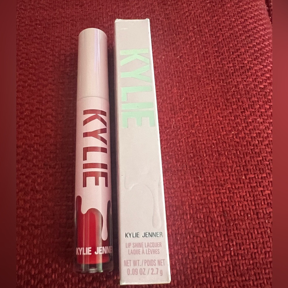 KYLIE JENNER LIPSTICK 416 DONT @ ME